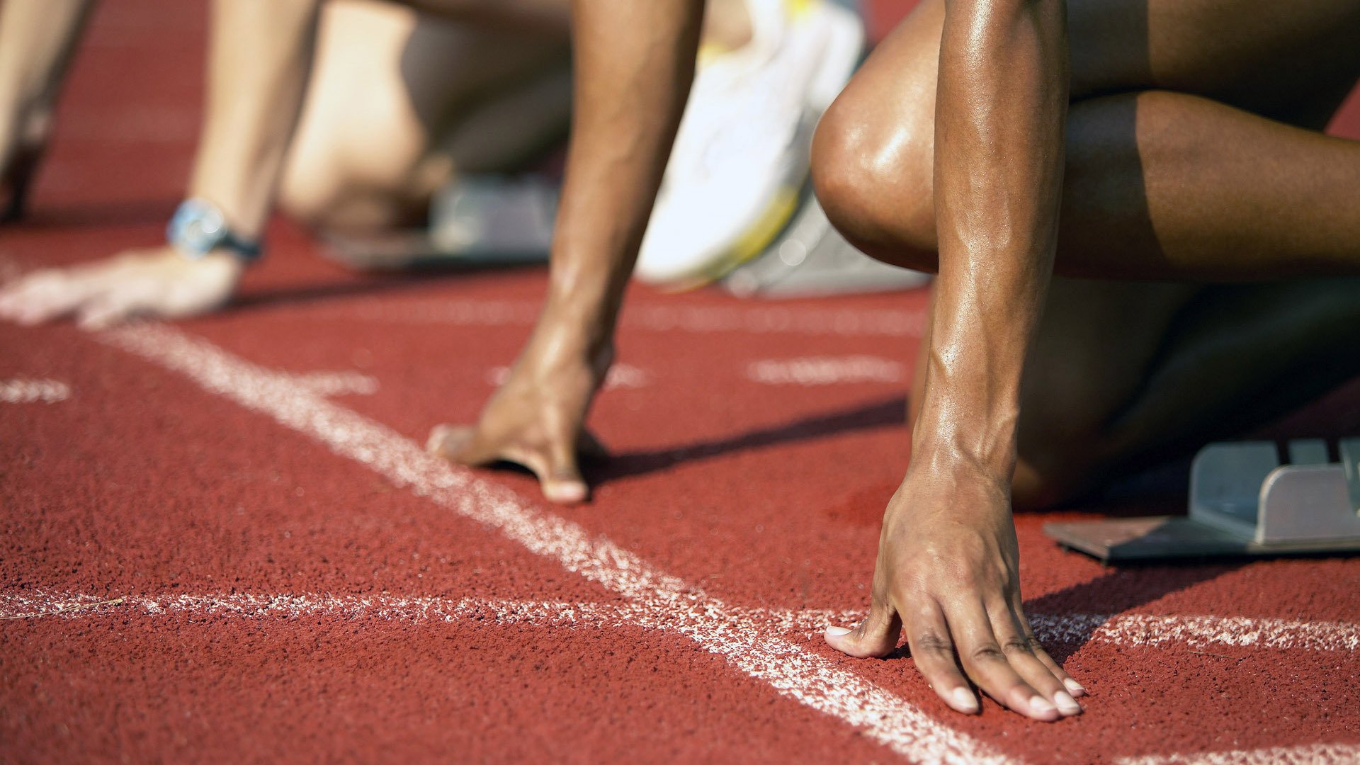 _城市马拉松：超过两万人参赛，刷新纪录_，城市马拉松第一名多少钱